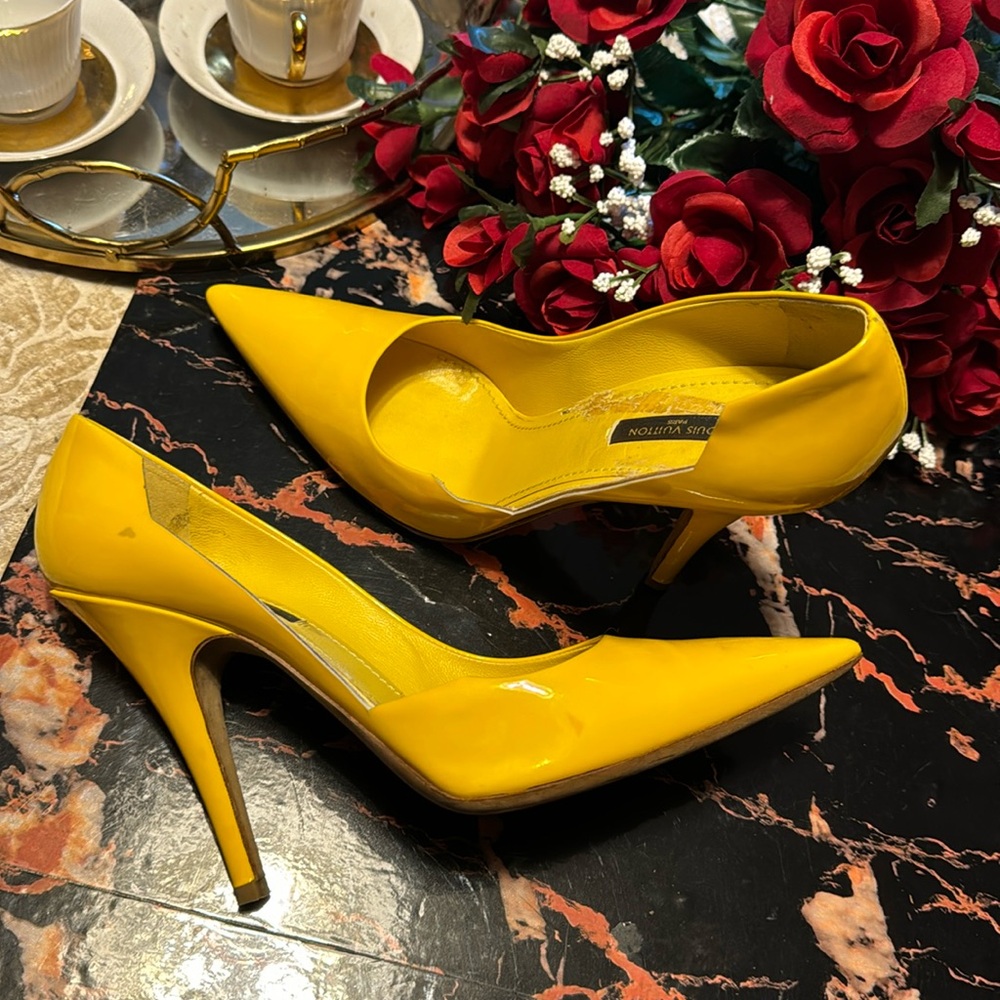 Authentic Louis Vuitton Cut Out Pumps Heels